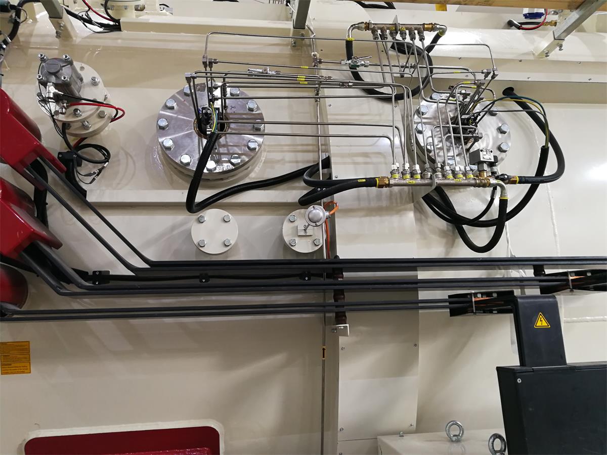 頂部安裝的真空爐2臺(tái)紅外熱像儀PYROVIEW 320N